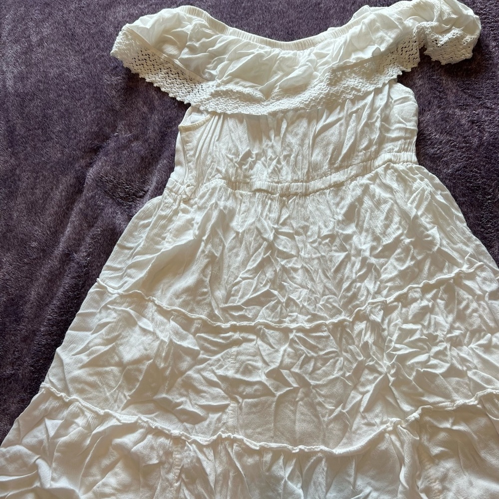 Off the shoulder white dress. Xl.
